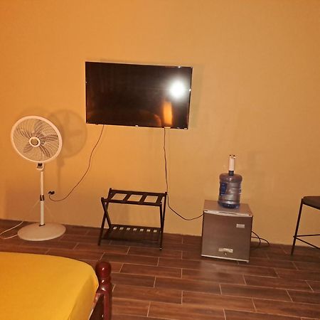 Banyan Rose Room 3 Orange Walk Town ภายนอก รูปภาพ