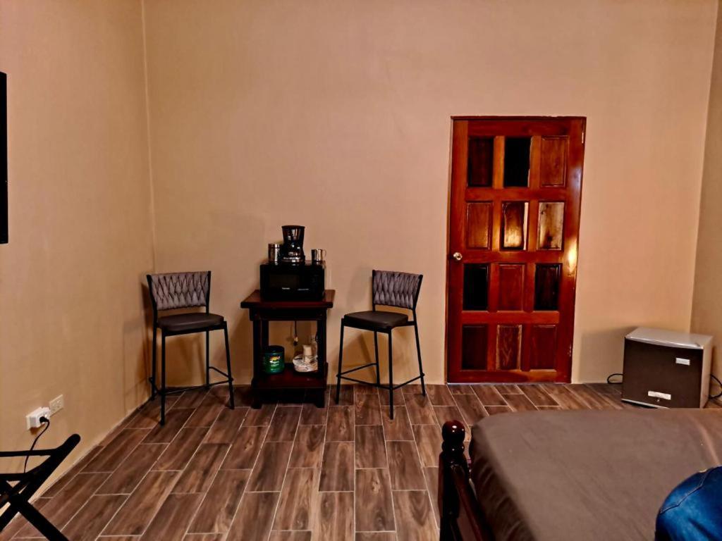 Banyan Rose Room 3 Orange Walk Town ภายนอก รูปภาพ